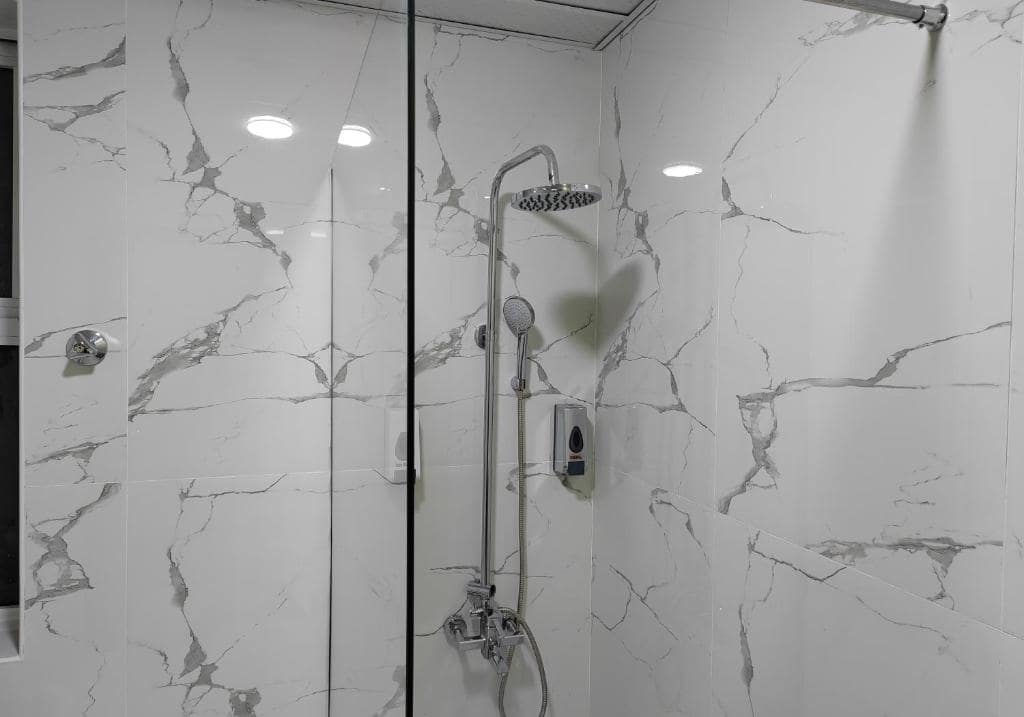 24-سرویس-بهداشتی-هتل-3-ستاره-لی-پارادایس-پالاس-دبی- Le-Paradise-Palace-Dubai-Bathroom.jpg