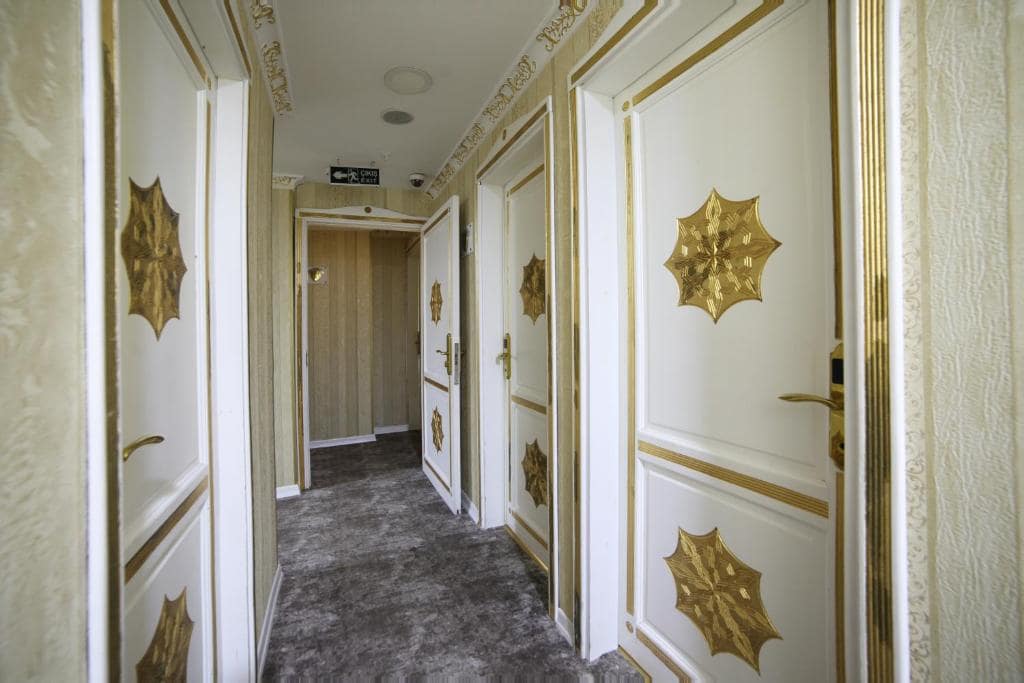 01-نمای-راهرو-هتل-4-ستاره-وایت-مونارچ-استانبول-Corridor-Hotel-4-Setare-White-Monarch-Istanbul.jpg
