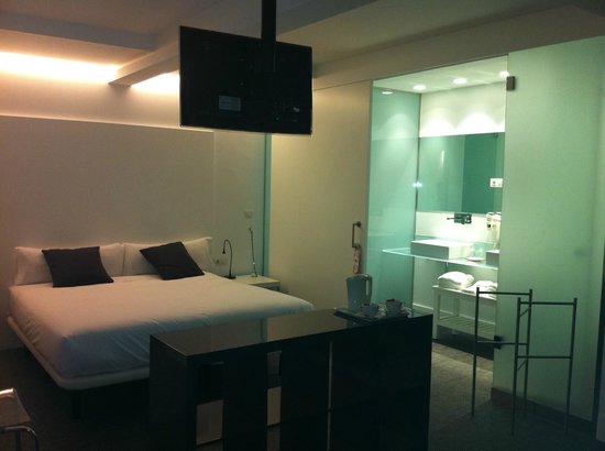 09-اتاق-هتل-دو-ستاره-آرتریپ-مادرید-Artrip-Hotel-Madrid.jpg
