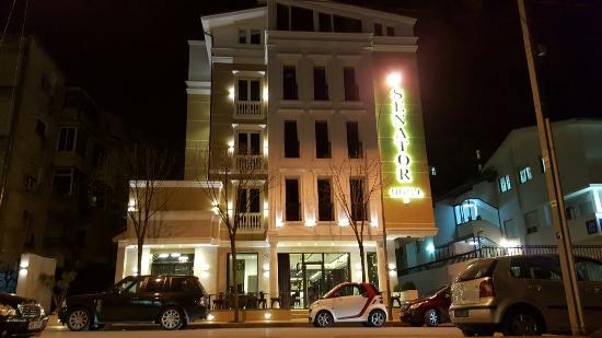 18 نمای هتل 3 ستاره سناتور وان Hotel Senator.jpg