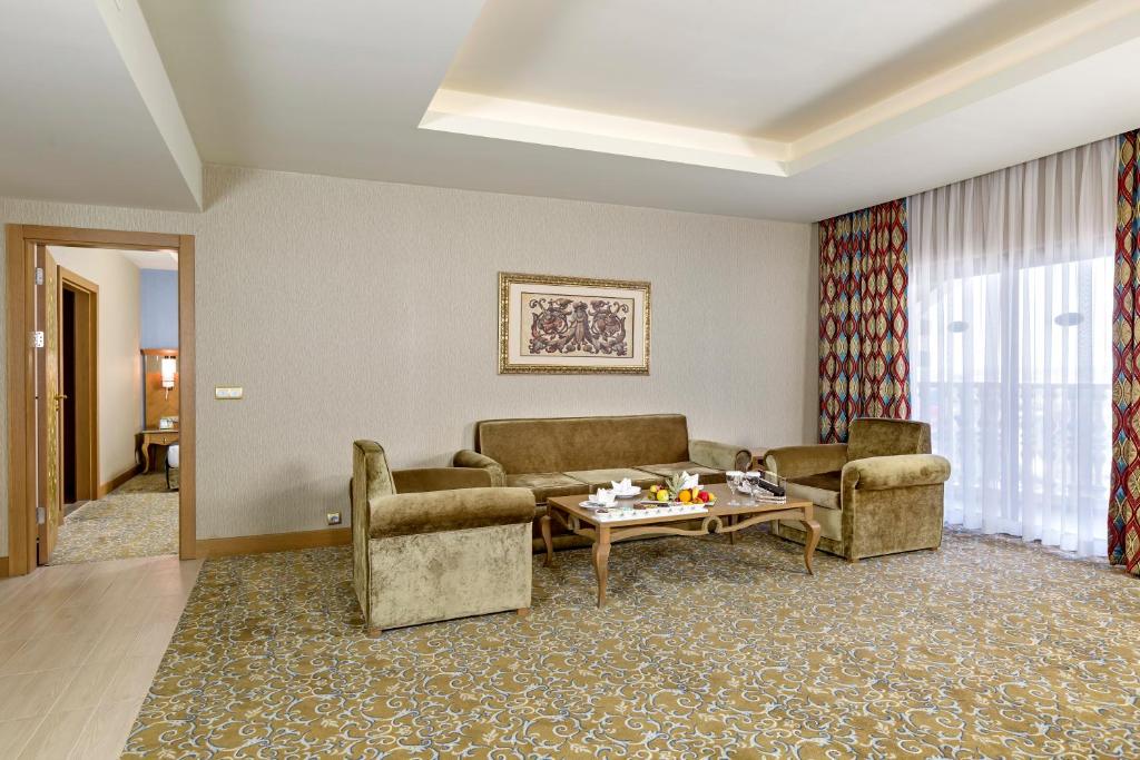 14-اتاق-هتل-5-ستاره-رویال-تاورز-لارا-آنتالیا Royal-Towers-Lara-Hotel-Antalya-Room-.jpg