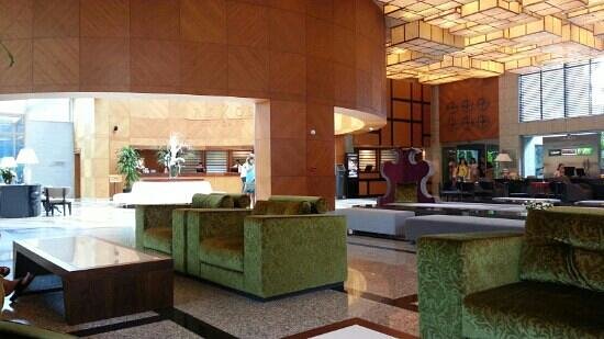 36 لابی هتل 5 ستاره رکسوس سان گیت آنتالیا Rixos Sungate Antalya.jpg