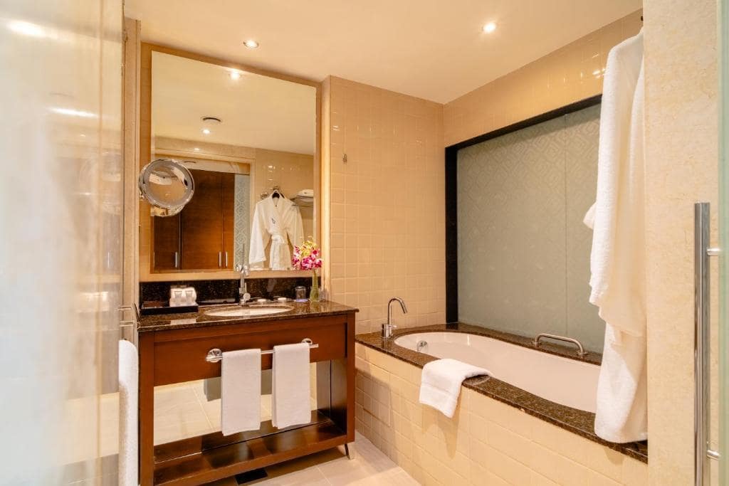 30-سرویس-بهداشتی-هتل-5-ستاره-آسیانا-دبی- Asiana-Hotel-Dubai-Bathroom.jpg