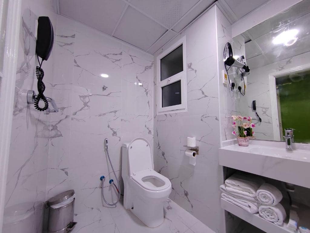 33-سرویس-بهداشتی-هتل-3-ستاره-لی-پارادایس-پالاس-دبی- Le-Paradise-Palace-Dubai-Bathroom.jpg