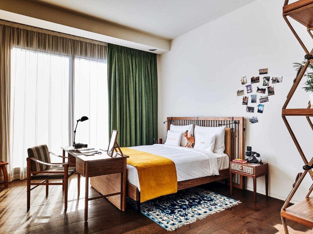 25-اتاق-خواب-هتل-5 ستاره-25-ساعت-وان-سنترال-دبی-25Hours-Hotel-Dubai-One-Central-Bedroom.jpg