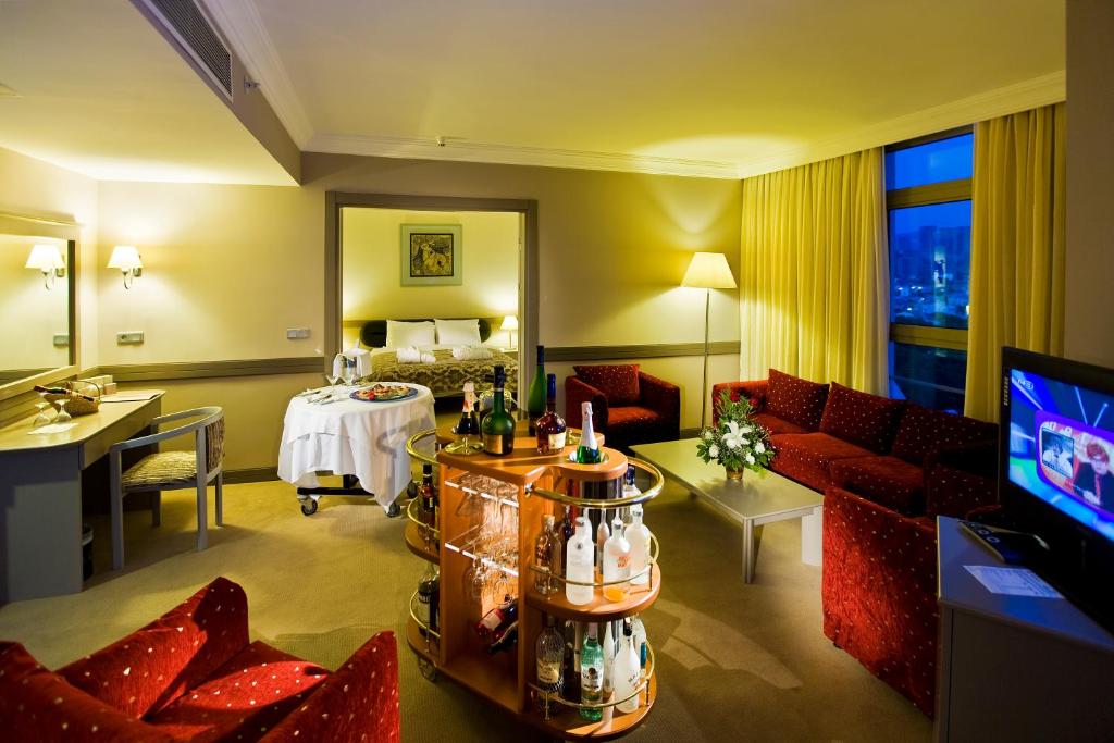 10 اتاق هتل 5 ستاره فانتاسیا دلوکس کوش آداسی Fantasia Hotel De Luxe Kusadasi.jpg
