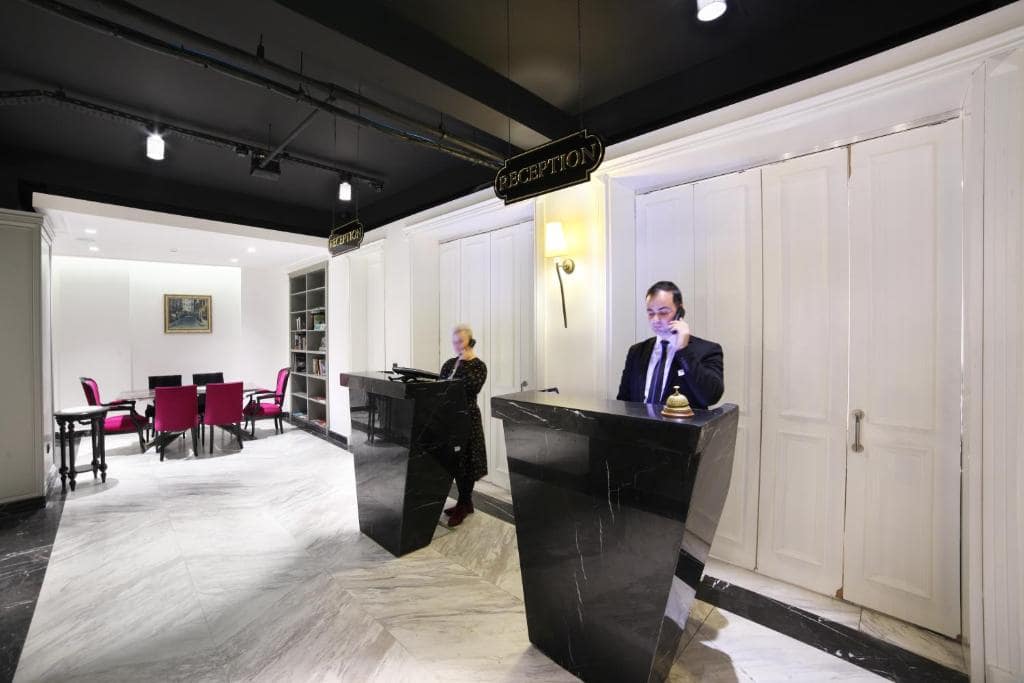 02-نمای-پذیرش-هتل-4-ستاره-وایت-مونارچ-استانبول-Reception-Hotel-4-Setare-White-Monarch-Istanbul.jpg