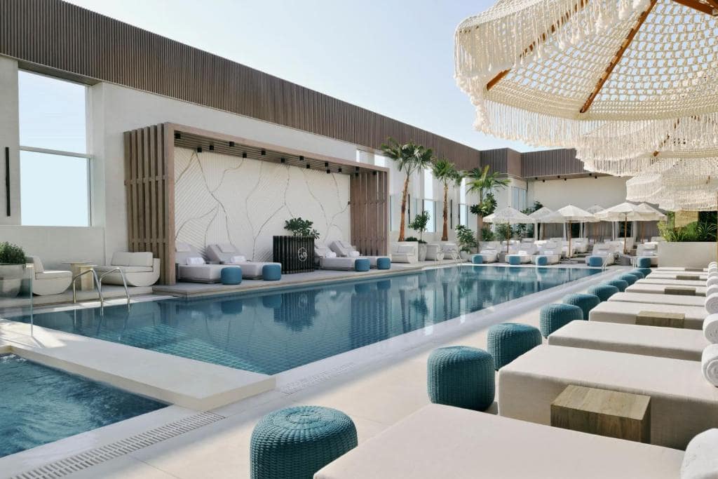 31-استخر-هتل-5-ستاره-شرایتون-گرند-دبی Sheraton-Grand-Hotel-Dubai-Pool-.jpg