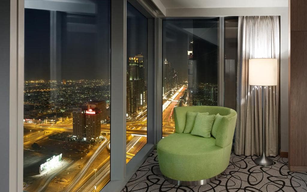 24-اتاق-خواب-هتل-5-ستاره-سوفیتل-داون-تاون-دبی-Sofitel-Dubai-Down-Town-View-Bedroom.jpg