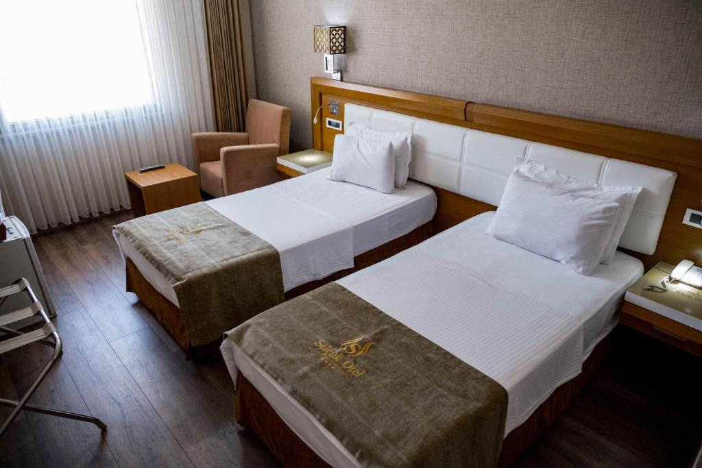 38 اتاق هتل سلجوق شمس تبریزی قونیه Selcuk Hotel Sems-i Tebrizi Konya.jpg