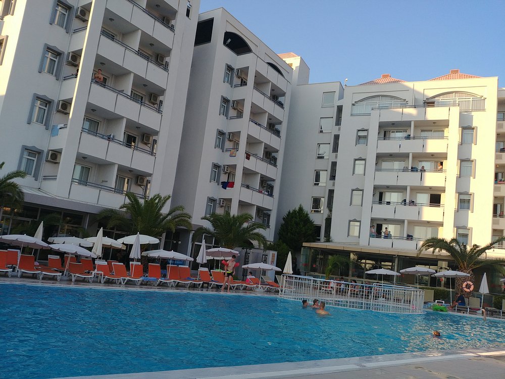 44 نمای هتل 4 ستاره سیتیز هیل کوش آداسی City Hill Hotel Kusadasi.jpg