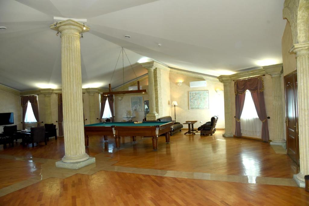 37 سالن بیلیارد هتل 4 ستاره ارمنیا ویلیج پارک ایروان ارمنستان Armenian Village Park Hotel Yerevan.jpg