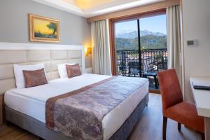 03-اتاق-هتل-4-ستاره-فور-ریزورت-اند-اسپا-آنتالیا- Fore-Resort-&-Spa-Hotel-Antalya-Room.jpg