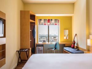 08-اتاق-هتل-3-ستاره-آیبیس-سیتی-سنتر-دبی- Hotel-Ibis-City-Center-Room.jpg