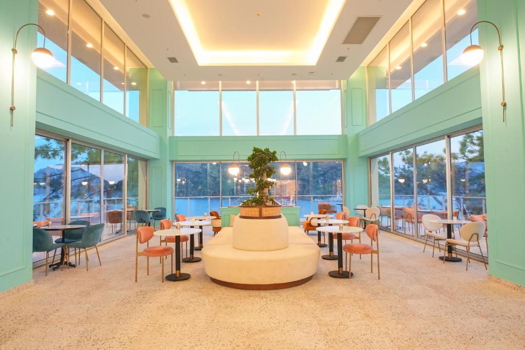 21 رستوران هتل 5 ستاره اورکا لوتوس بیچ مارماریس Orka Lotus Beach Marmaris.jpg