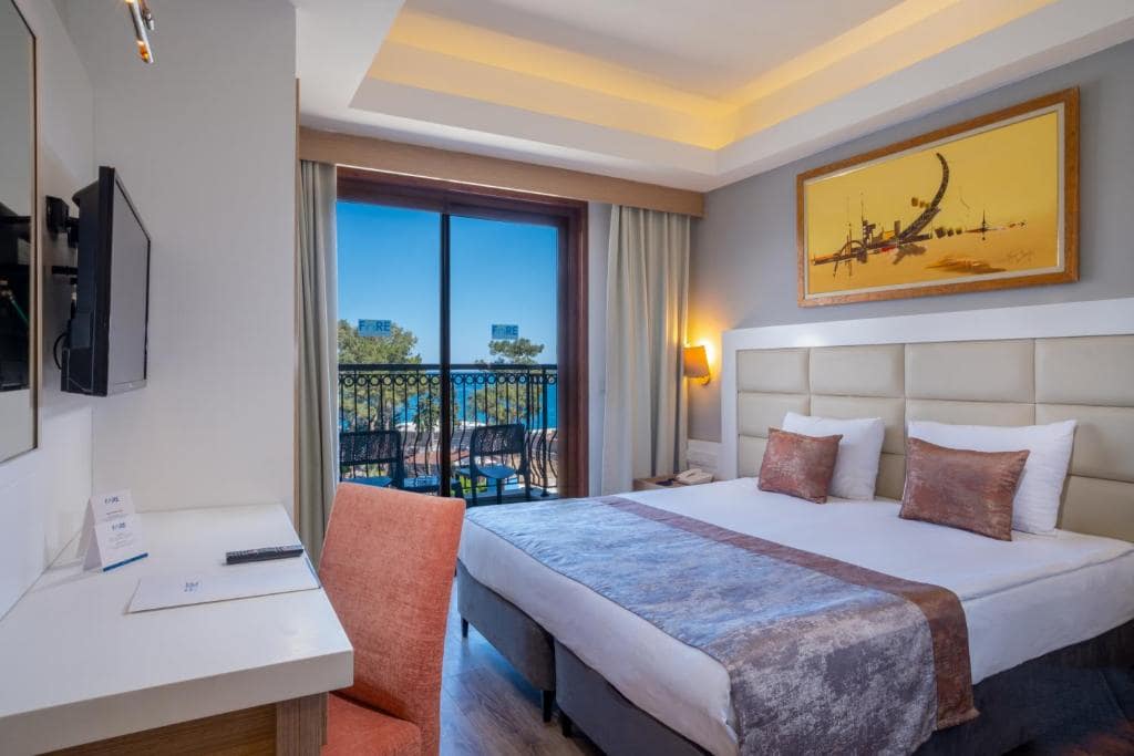 13-اتاق-هتل-4-ستاره-فور-ریزورت-اند-اسپا-آنتالیا- Fore-Resort-&-Spa-Hotel-Antalya-Room.jpg