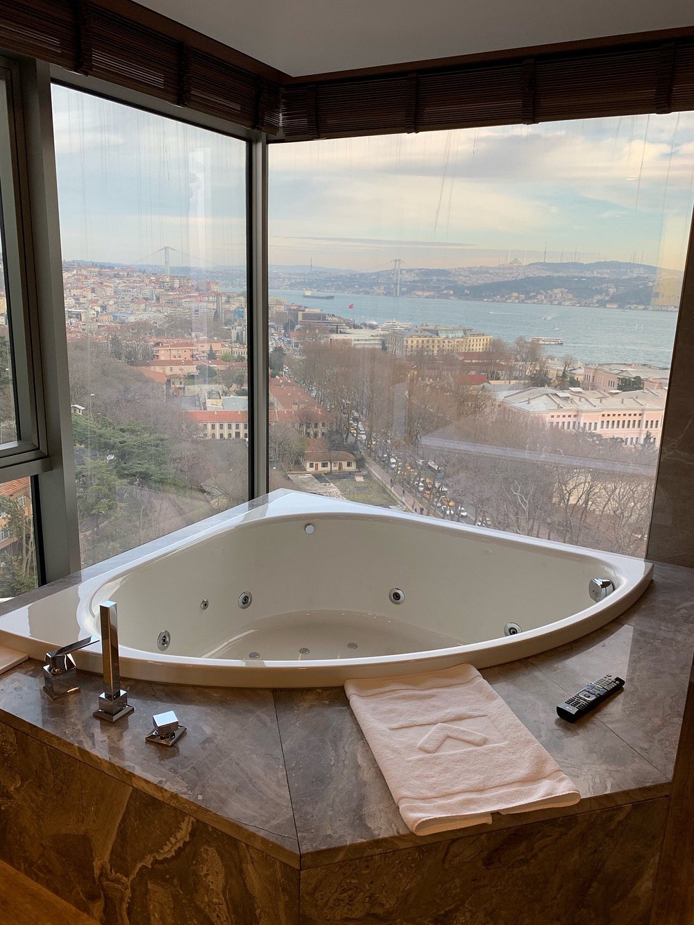 02-حمام-سرویس-هتل-5-سوئیس-اوتل-استانبول-BaThroom-Hotel-5-Swiss-Istanbul.jpg