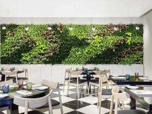 18-رستوران-هتل-3-ستاره-آیبیس-سیتی-سنتر-دبی- Hotel-Ibis-City-Center-Restaurant.jpg