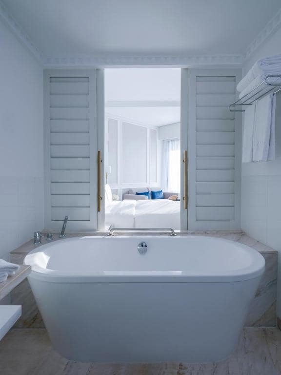 31-سرویس-بهداشتی-هتل-5-ستاره-سوفیتل-جمیرا-بیچ- View Sofitel-Dubai-Jumeirah-Beach-Bathroom.jpg