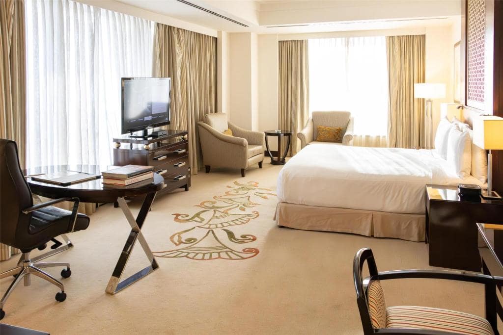 04-اتاق-هتل-5-ستاره-کنراد-دبی- Conrad-Hotel-Dubai-Room.jpg