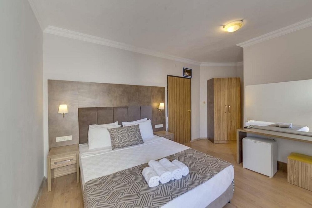 04 اتاق هتل 4 ستاره اسمارت هالیدی بدروم Smart Holiday Bodrum Hotel.jpg