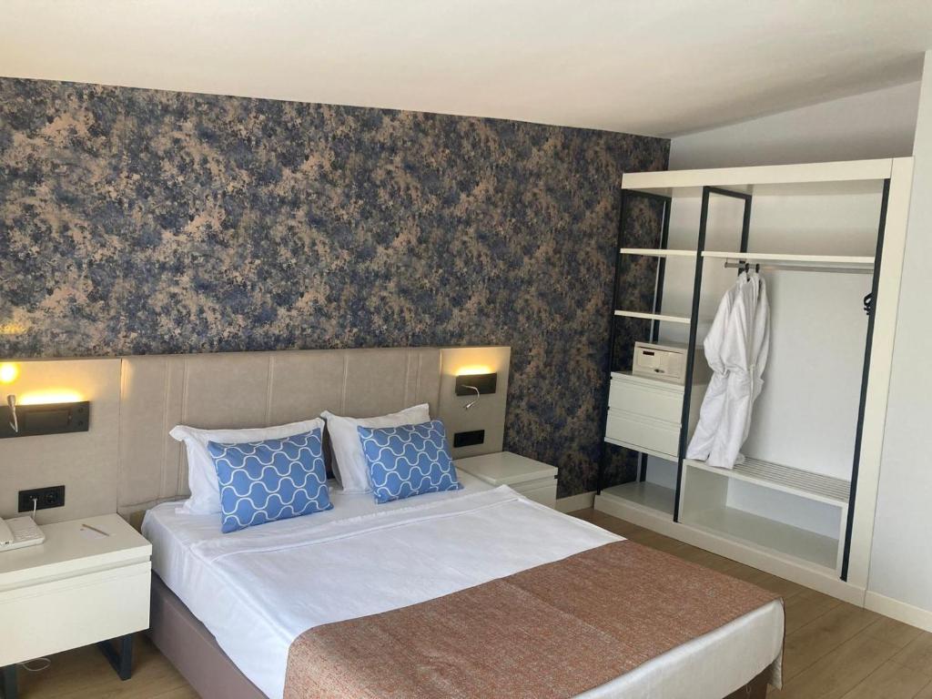 04-اتاق-هتل-4-ستاره-الدار-گاردن-ریزورت-آنتالیا- Eldar-Garden-Resort-Antalya-Room.jpg