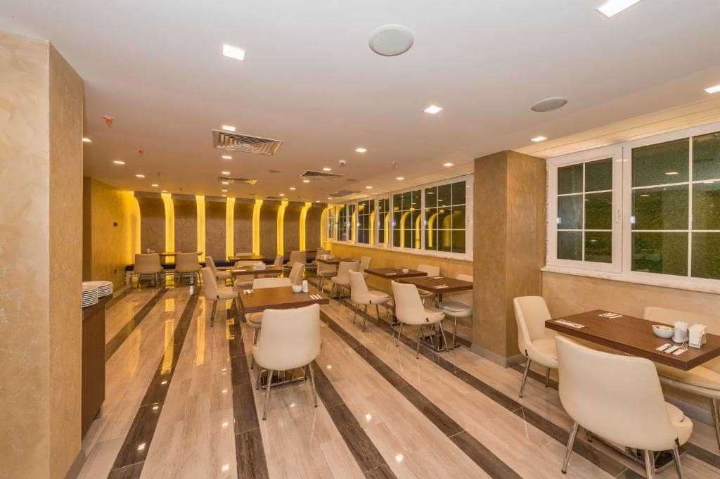 02-هتل-4-ستاره-اینتل-استانبول-نمای-غذاخوری-Dining-Hotel-4-Setare-Inntel-Estanbul.jpg
