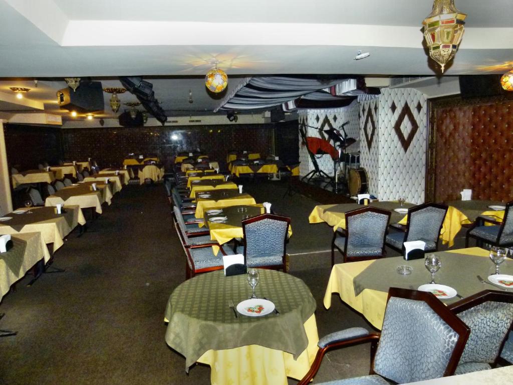 18-رستوران-هتل-3-ستاره-گرند-می-فیر-دبی- Grand-Mayfair-Hotel-Restaurant.jpg