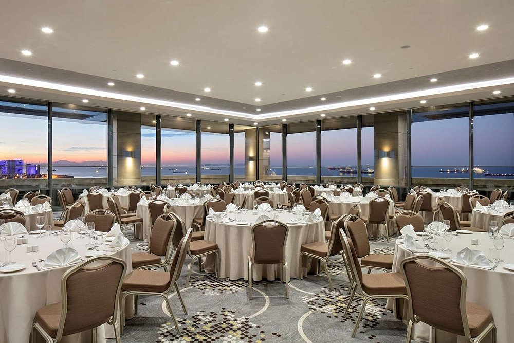 04-هتل-5-ستاره-هیلتون-باکرکوی-استانبول-نمای-غذاخوری-Dining-Hotel-5-Setare-Hilton-Bakirkoy-Istanbul.jpg