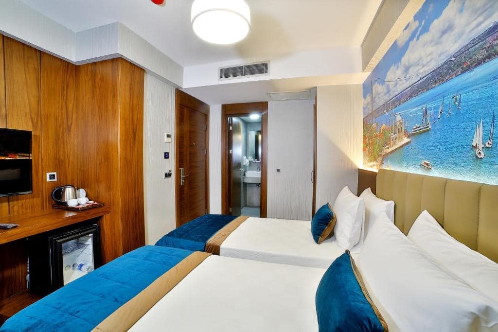 هتل-4-ستاره-تانگو-تکسیم-استانبل-نمای-اتاق-Hotel-4-Setare-Tango-taksim-Room2-min.jpg