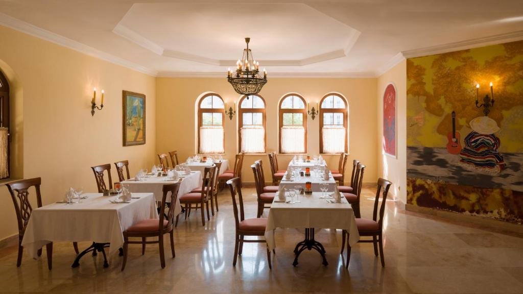 34-رستوران-هتل-5-ستاره-آستریا-کرملین-پالاس-آنتالیا Asteria-Kremlin-Palace-Restaurant-.jpg