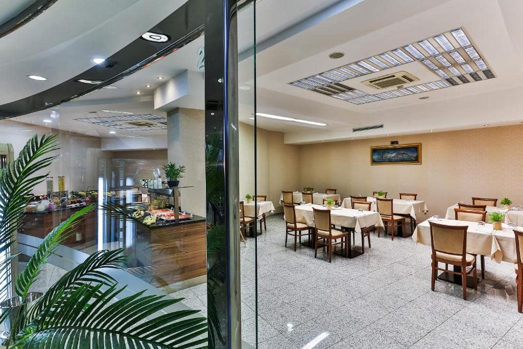 37-رستوران-هتل-3-ستاره-کینز-پارک-دبی- Kings-Park-Hotel-Dubai-Restaurant.jpg