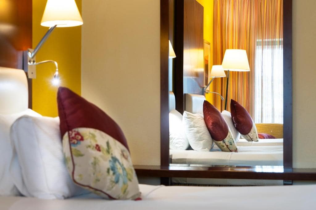 08-اتاق-هتل-4-ستاره-کورال-دبی-دیره- Coral-Dubai-Deira-Hotel-Room.jpg