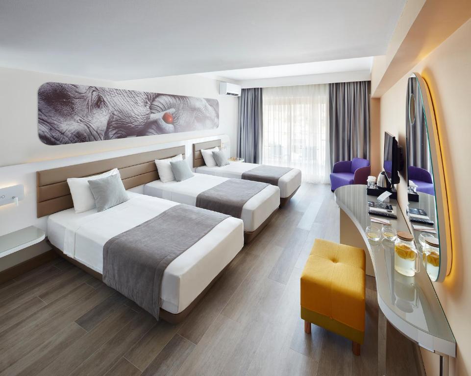 02 اتاق هتل 5 ستاره لالیلا بلو سوئیت مارماریس Lalila Blue Suites Hotel Marmaris.jpg