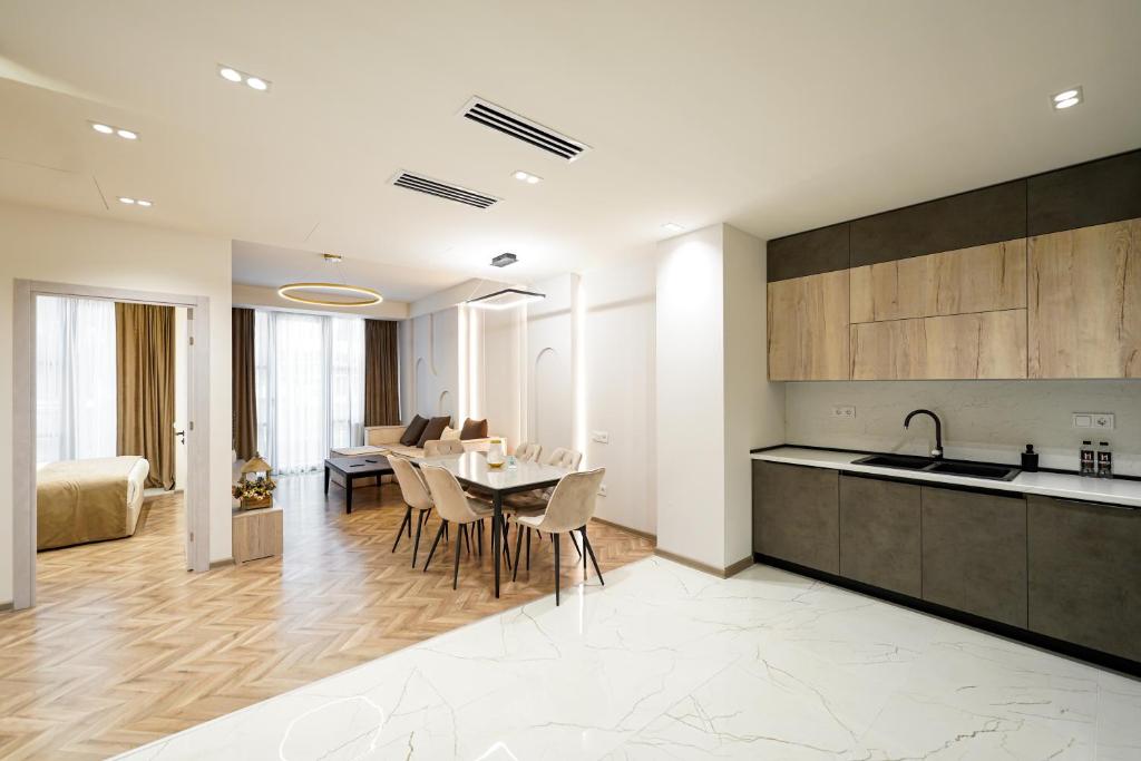 58 سوئیت هتل 4 ستاره هایاسا ایروان ارمنستان Hayasa Hotel Yerevan.jpg