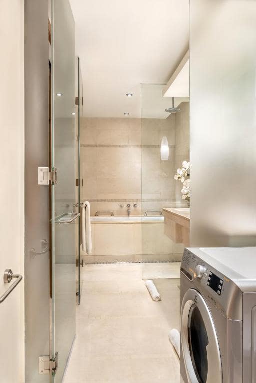 35-سرویس-بهداشتی-هتل-5-ستاره-د-اچ-دبی- The-H-Dubai-Bathroom.jpg