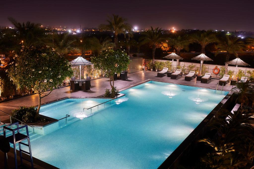 20-استخر-هتل-5-ستاره-کراون-پلازا-روهینی-دهلی-Crowne-Plaza-Delhi-Rohini-Hotel.jpg