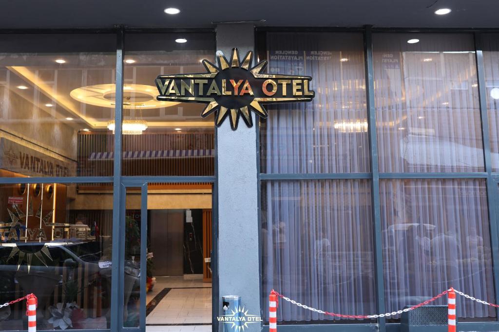 هتل 3 ستاره وانتالیا وان Vantalya Hotel Van.jpg