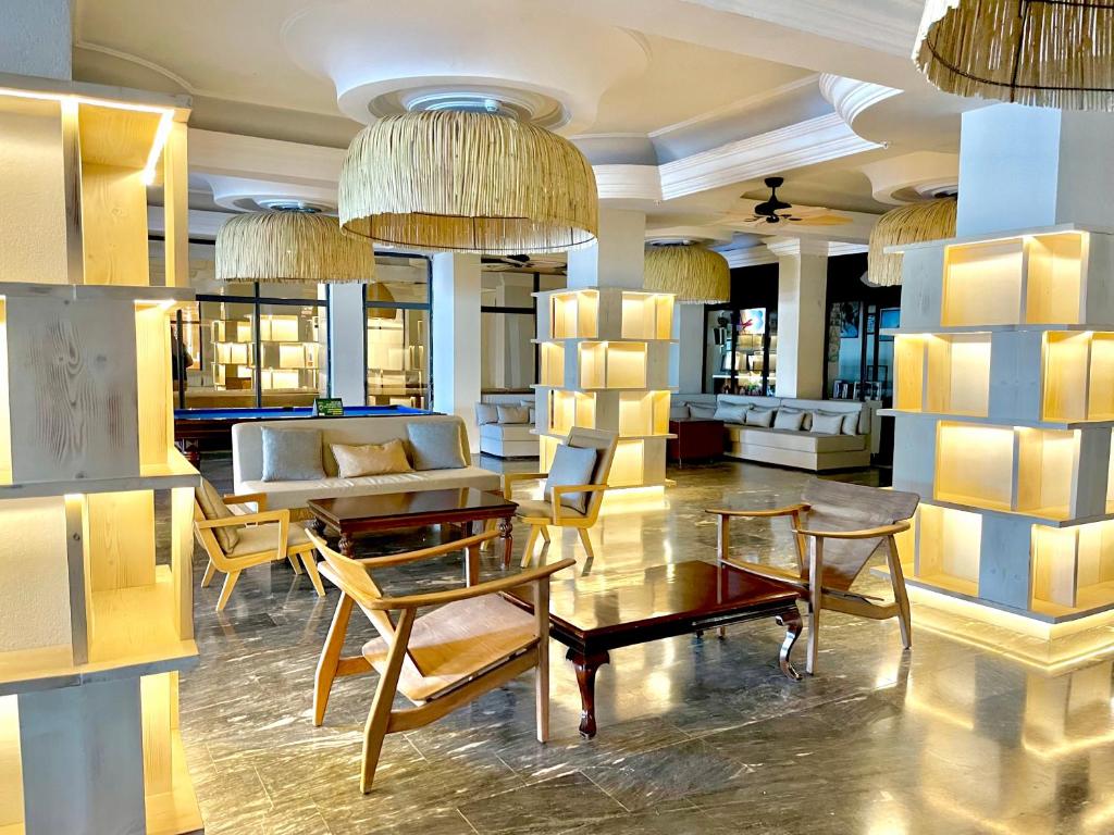 16 لابی هتل 5 ستاره لاورا اکسپرینس دیدیم Laur Hotels Experience.jpg