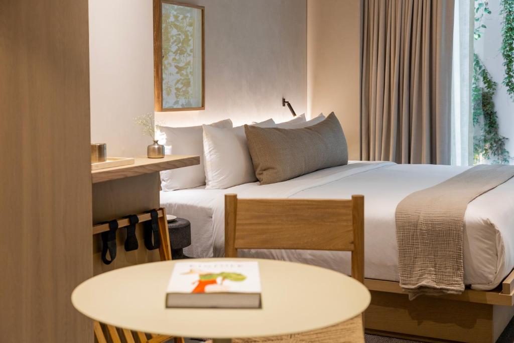 20-اتاق-هتل-لا-مارتین-استانبول-Lamartine-Hotel-.jpg