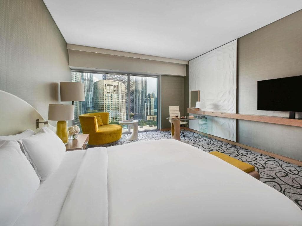 10-اتاق-خواب-هتل-5-ستاره-سوفیتل-داون-تاون-دبی-Sofitel-Dubai-Down-Town-View-Bedroom.jpg