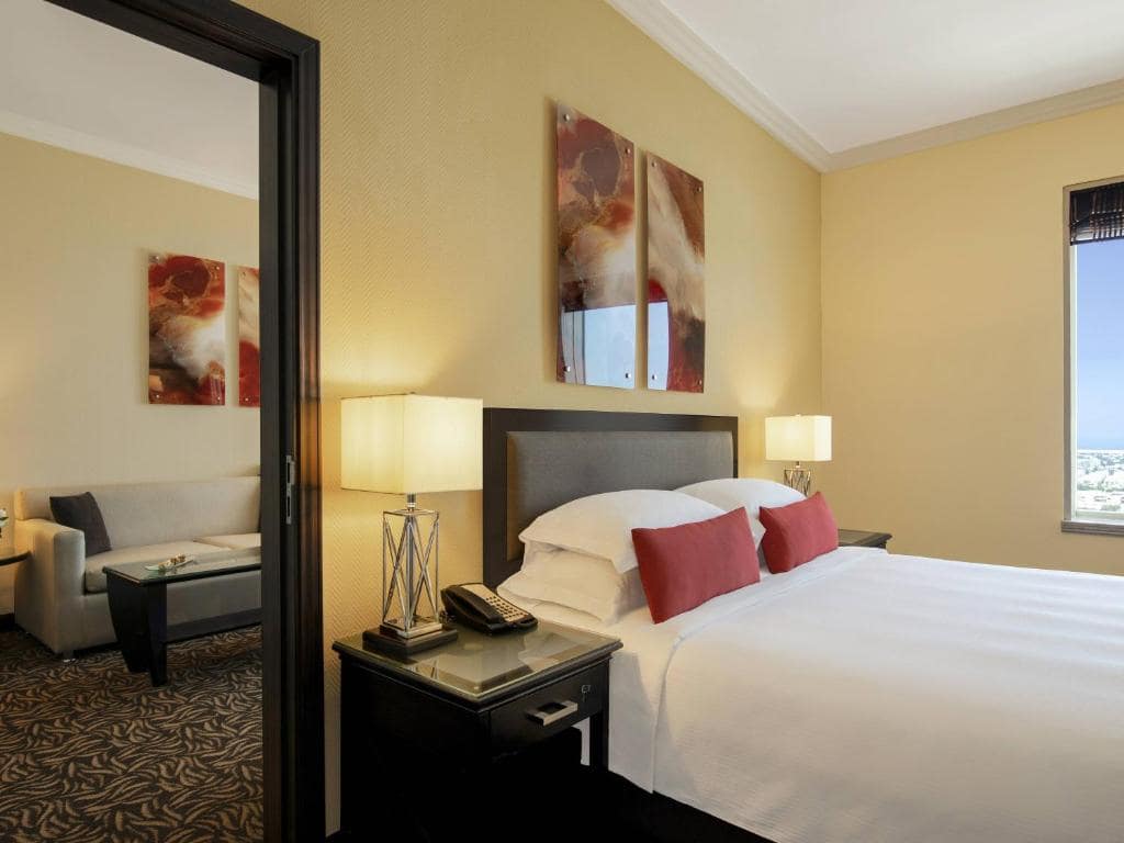 04-اتاق-خواب-هتل-4-ستاره-تاورز-روتانا-دبی- Towers-Rotana-Hotel-Dubai-Bedroom.jpg