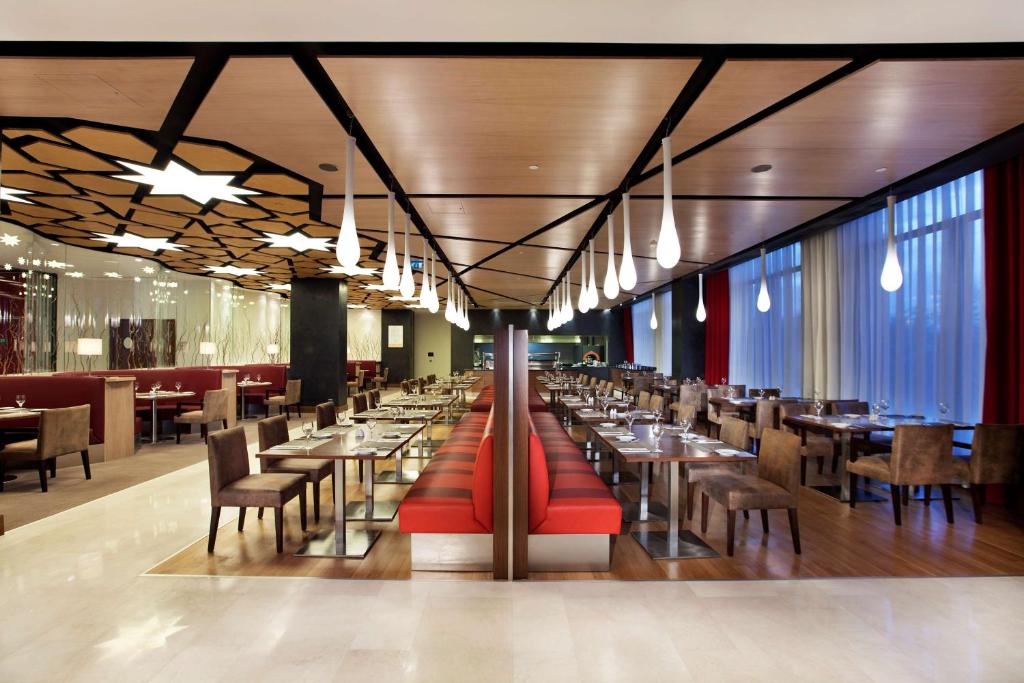 26 رستوران هتل 4 ستاره هیلتون گاردن این قونیه Hilton Garden Inn Konya.jpg
