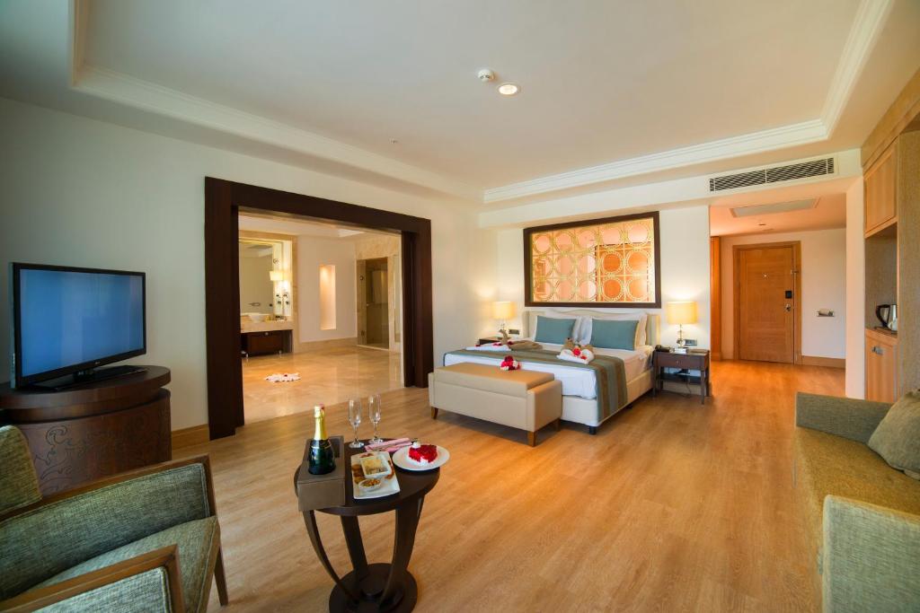 23-اتاق-هتل-5-ستاره-آمارا-پریمیر-پالاس-آنتالیا- Amara-Premier-Palace-Hotel-Antalya-Room.jpg