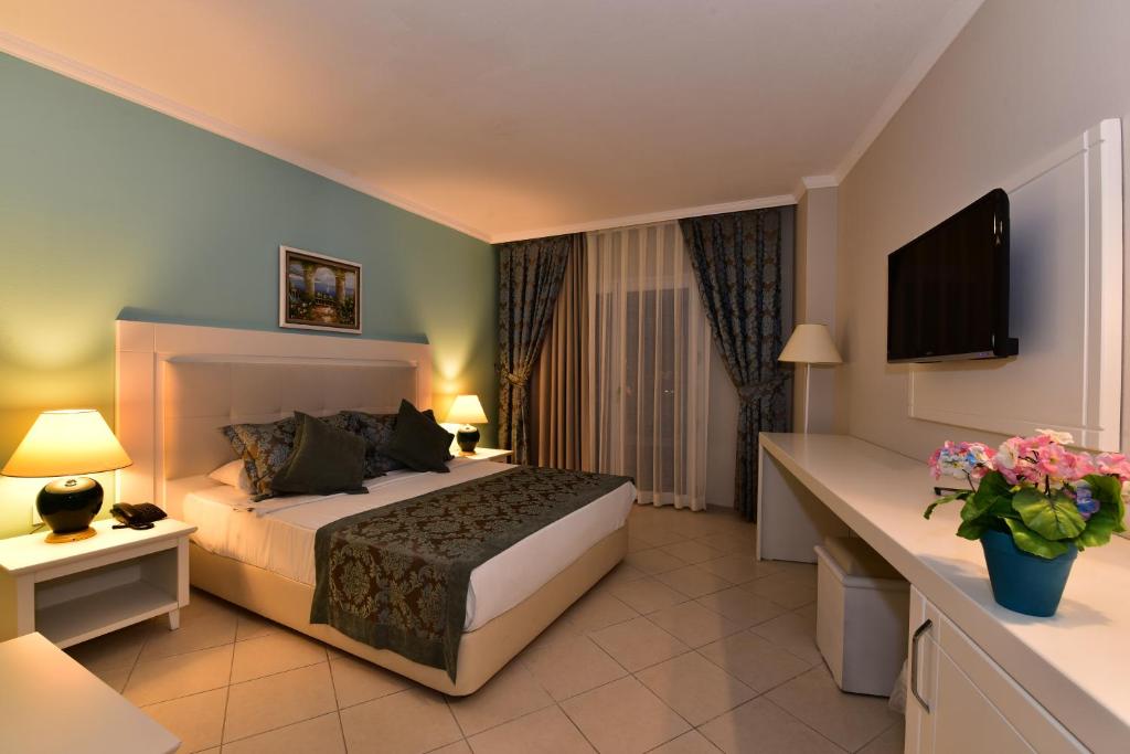 36 اتاق هتل 3 ستاره آیاز آکوا بدروم Ayaz Aqua Hotel Bodrum.jpg
