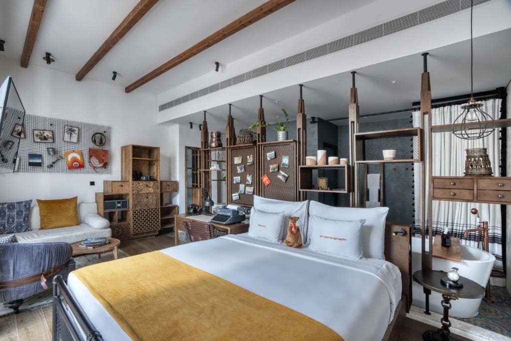16-اتاق-خواب-هتل-5 ستاره-25-ساعت-وان-سنترال-دبی-25Hours-Hotel-Dubai-One-Central-Bedroom.jpg