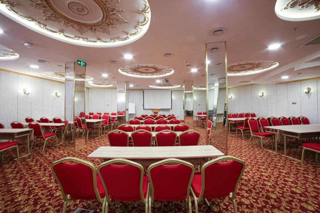 01-نمای-سالن-جلسات-هتل-4-ستاره-وایت-مونارچ-استانبول-meeting-Hotel-4-Setare-White-Monarch-Istanbul.jpg