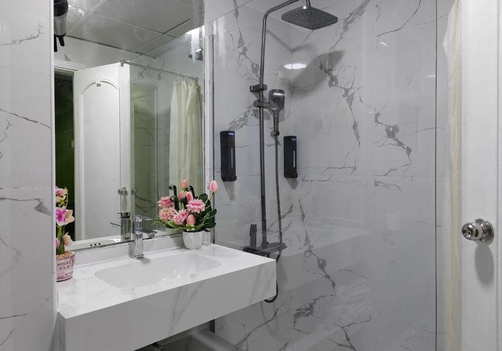 34-سرویس-بهداشتی-هتل-3-ستاره-لی-پارادایس-پالاس-دبی- Le-Paradise-Palace-Dubai-Bathroom.jpg