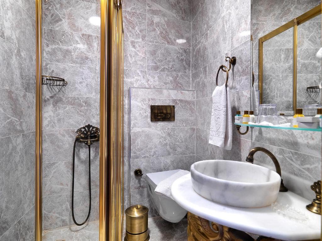 02-نمای-حمام-هتل-4-ستاره-وایت-مونارچ-استانبول-Bathroom-Hotel-4-Setare-White-Monarch-Istanbul.jpg
