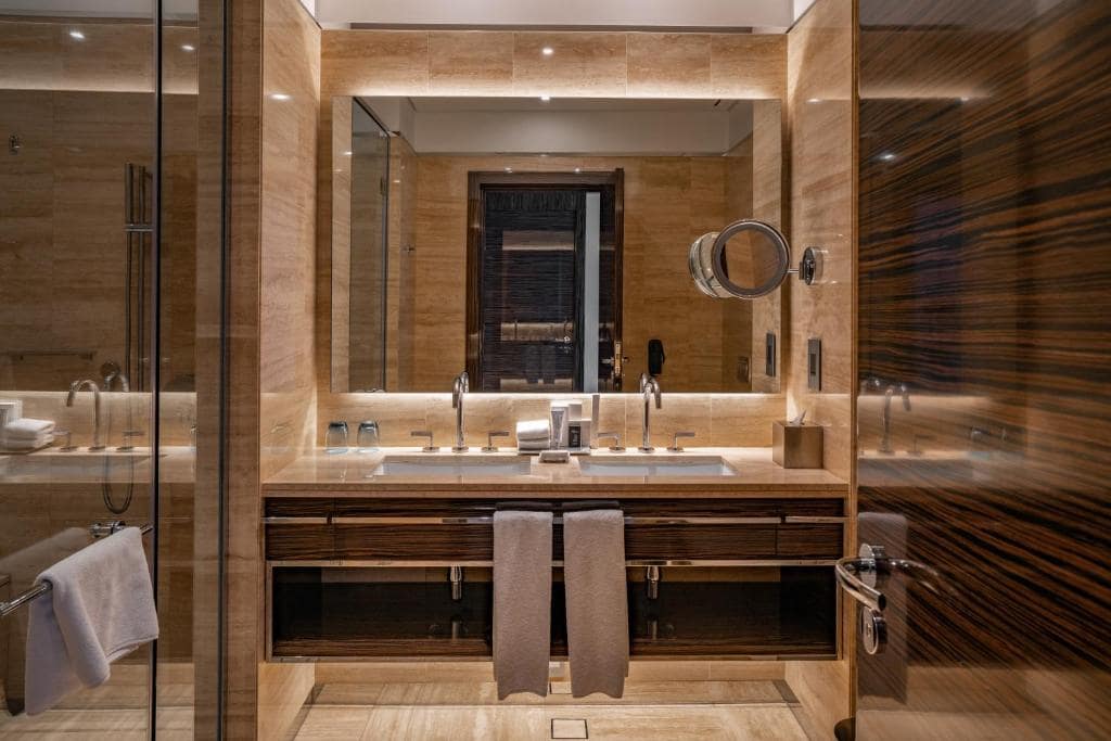 30-سرویس-بهداشتی-هتل-5-ستاره-هاید-دبی- Hyde-Hotel-Dubai-Bathroom.jpg
